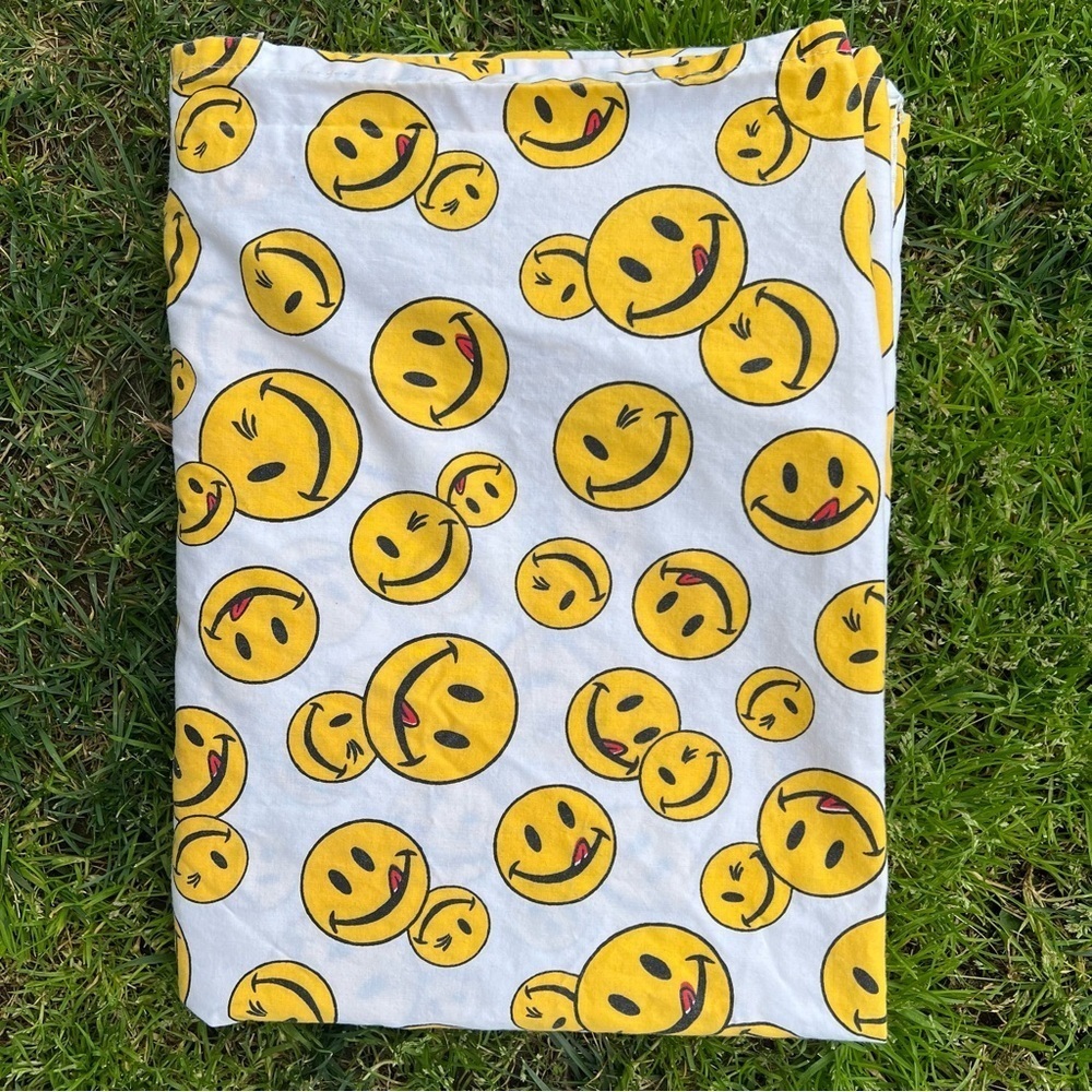 Vintage 70s Springs Smiley Happy Face Twin Flat Sheet Original Emoji 50/50 GUC